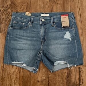 NWT Levi’s Mid-Length Shorts